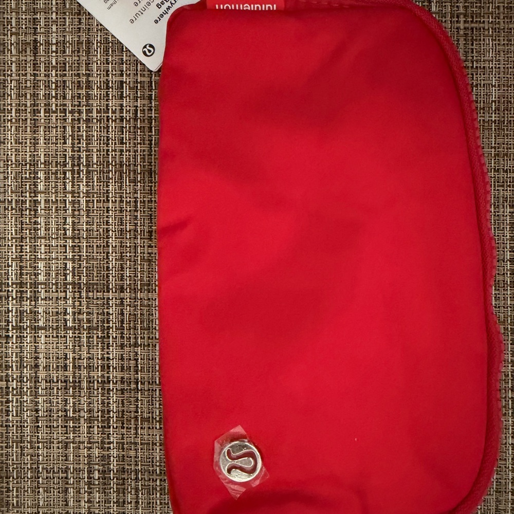 lululemon athletica Red everyday crossbody Bag - Sleek Travel Organizer